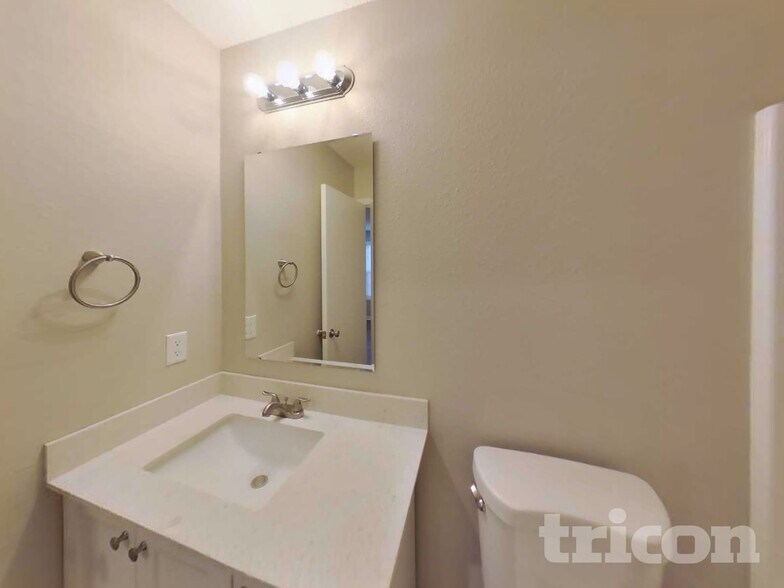 Building Photo - 12298 Wolf Run Rd