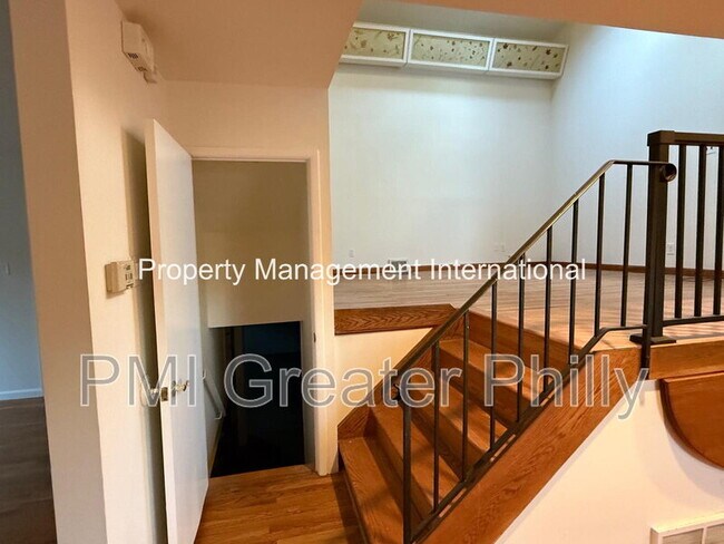 Building Photo - 864 Beechwood Rd