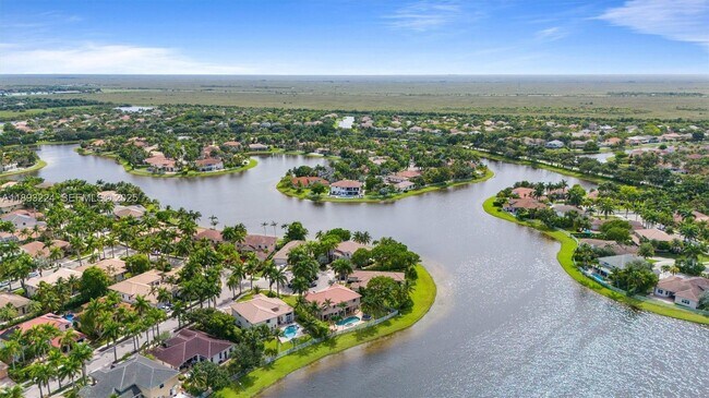 Building Photo - 926 Marina Dr