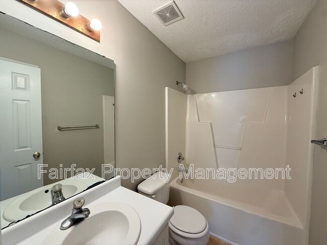 Building Photo - 2508 Lilymount Dr