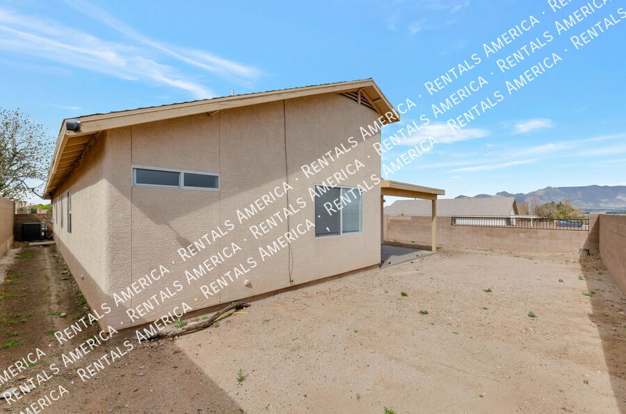 Building Photo - 1202 N Thunder Ridge Dr