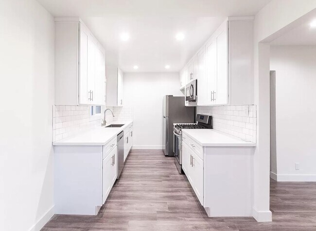 Building Photo - 1942 S Sherbourne Dr