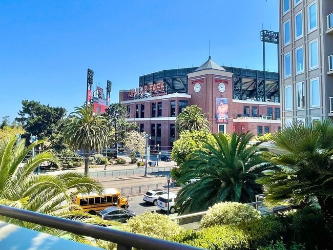 Building Photo - 2BR/2BA Remodeled Condo in the Towers! NEW...