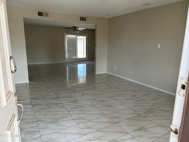 Building Photo - 2536 E Commonwealth Cir