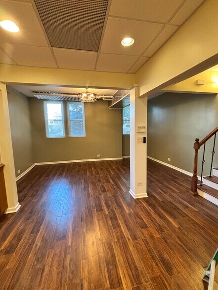 Living Room - 4430 S Homan Ave