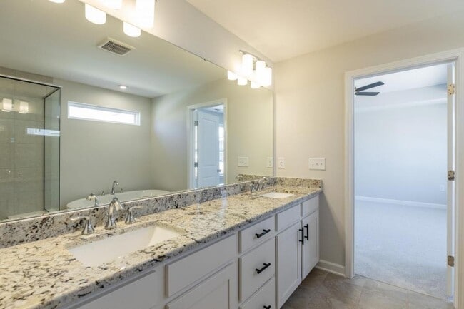 Building Photo - 50 Maximus Cir