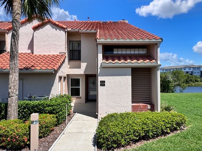 Building Photo - Two-Bedroom Lakeview Condo in Winterset Co...