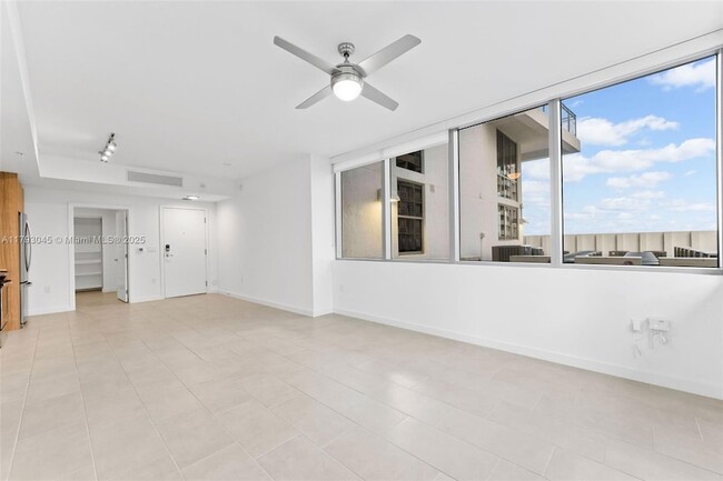 Building Photo - 2150 N Bayshore Dr