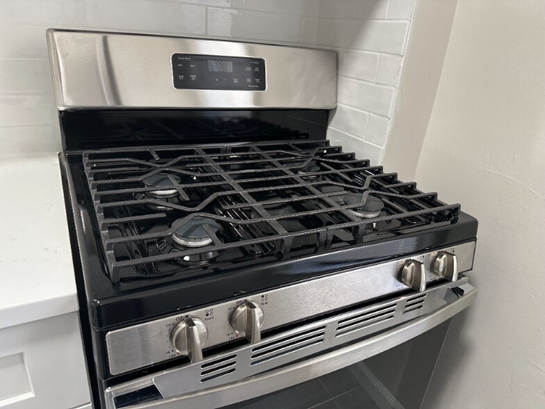 Building Photo - 18 Kensington Ave