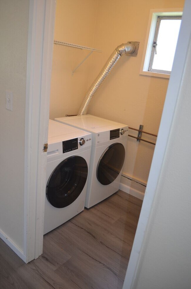 Building Photo - Charming Duplex in Prime Ballard-Fremont Location