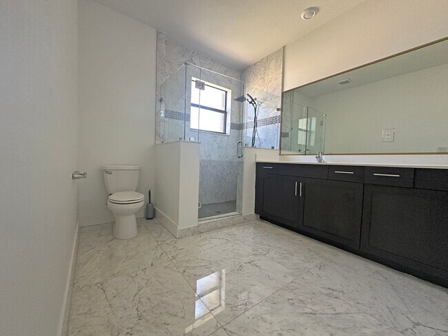 Building Photo - Stylish 3-Bedroom Home with Pool, Garage &...