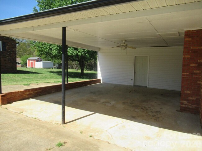 Building Photo - 1330 Davis Rd