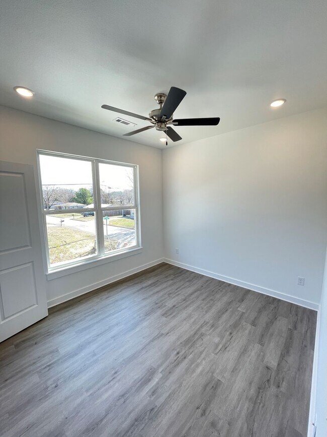Building Photo - Brand new modern townhomes