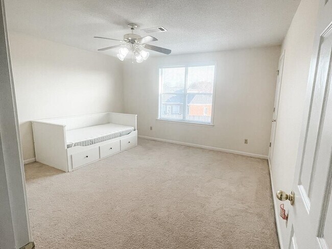 Building Photo - 610 Grand Steeple Cove