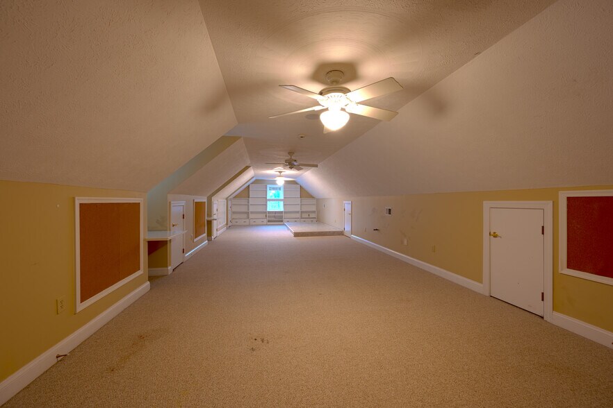 Bonus Room - 1495 Merrimans Ln