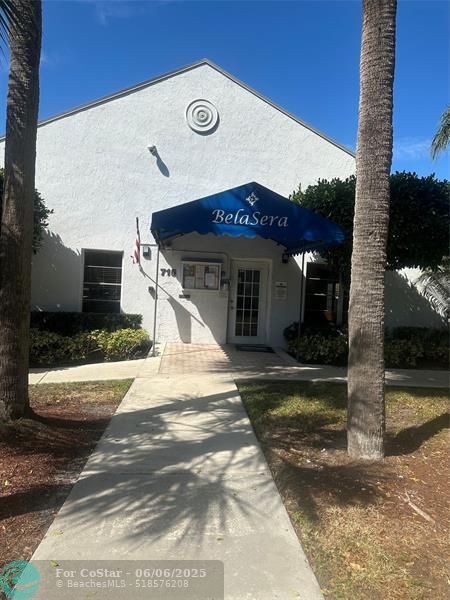 Building Photo - 721 N Pine Island Rd