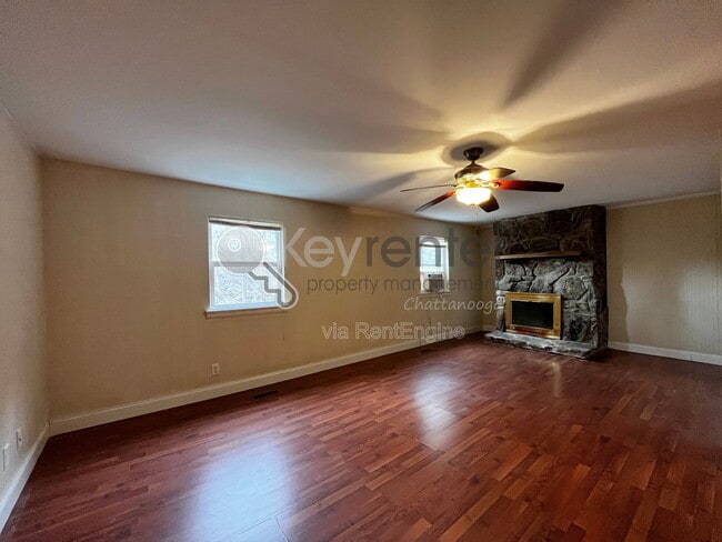 Building Photo - 1461 Palisades Rd