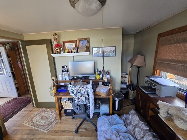 Building Photo - 417 E Tamarack St