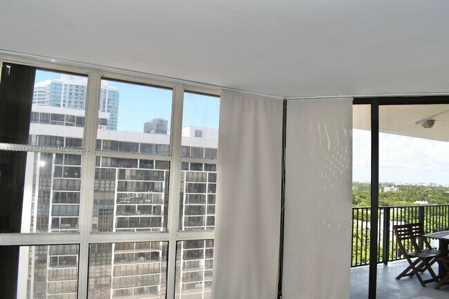 Building Photo - 1901 Brickell Ave