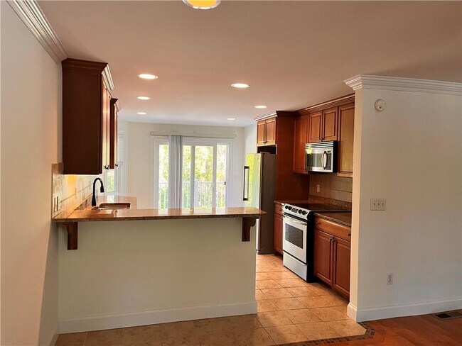 Building Photo - 33 Starr Dr W