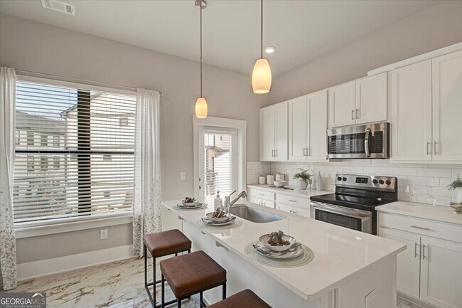 Building Photo - 2030 Main St NW