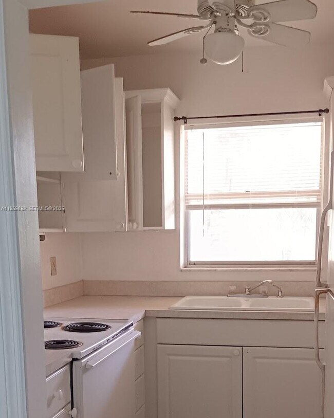 Building Photo - 1826 Cleveland St