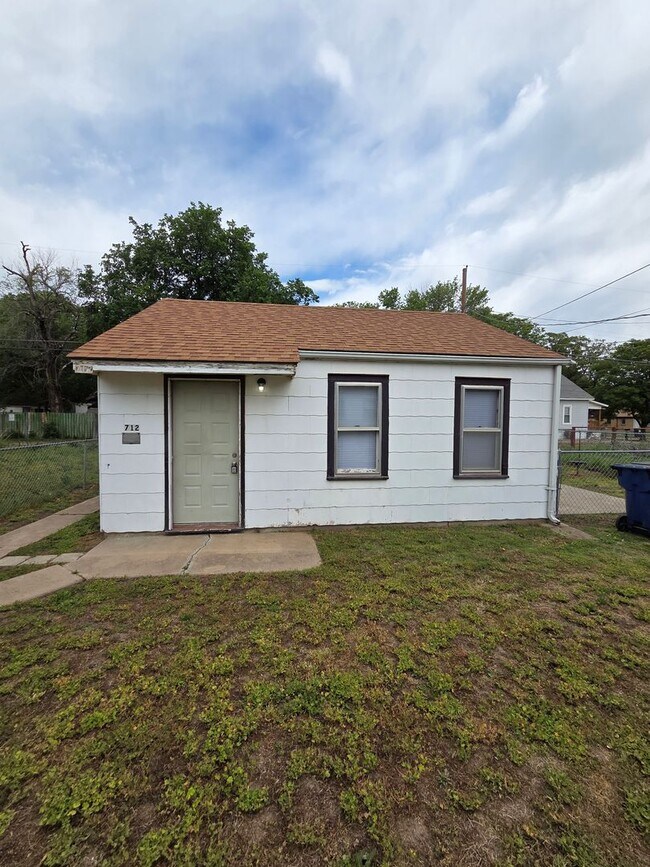 Building Photo - 712 W Dayton Ave