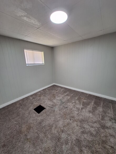 Building Photo - 1049 Nelson Ave