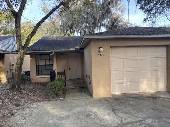 Primary Photo - 386 Acorn Ln