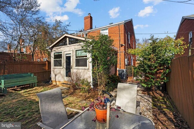 Building Photo - 1418 Dogwood Dr