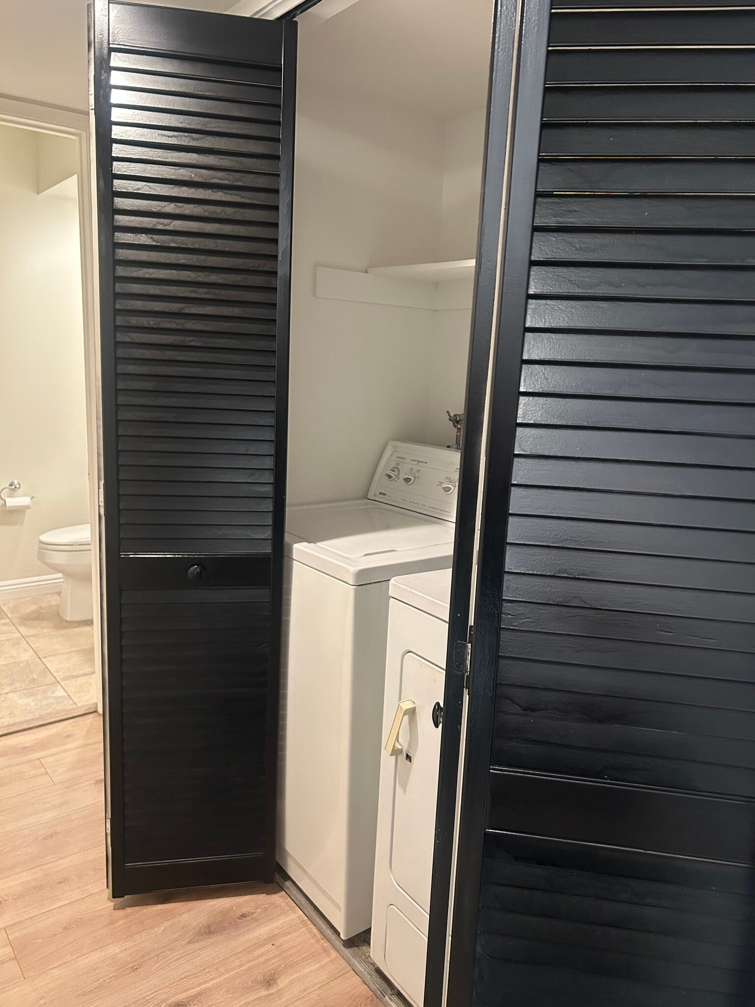 Washer and Dryer - 21650 Burbank Blvd