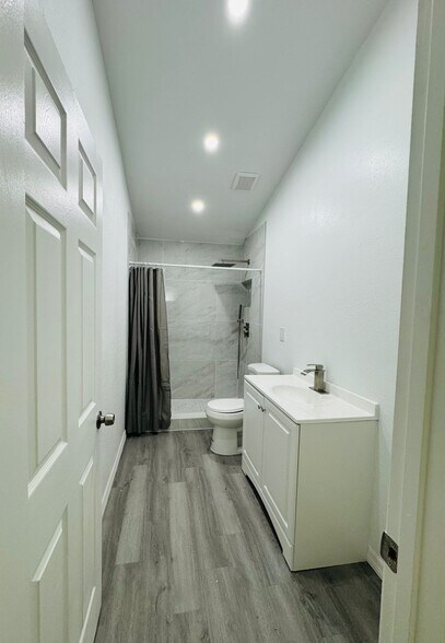 Bathroom Private Master room - 536 Cheshire Way