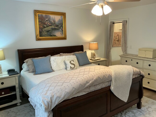 Building Photo - Exceptional 2 bedroom Condo