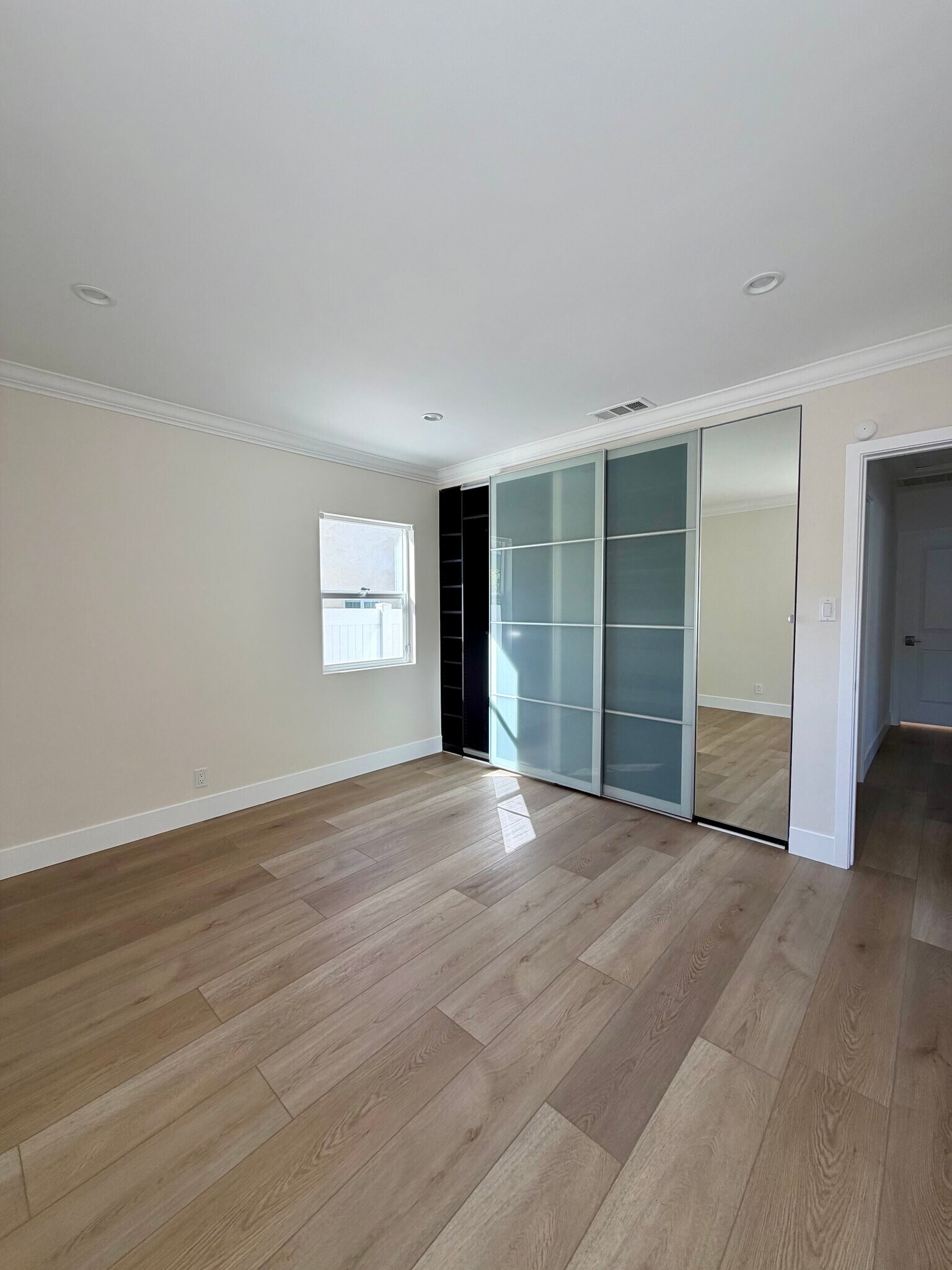 Building Photo - 10622 McVine Ave