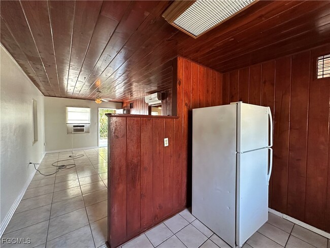 Building Photo - 1935 Ricardo Ave