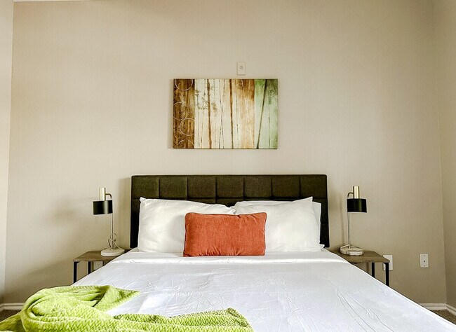 Building Photo - 6225 Saratoga Blvd