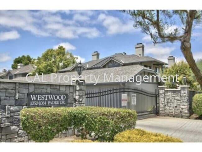 Primary Photo - Upper level 2 bedroom & 1 bathroom condomi...