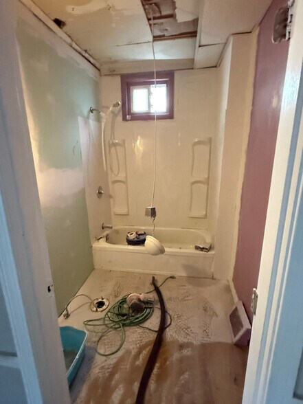 Building Photo - 56 Laval St