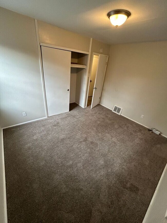 Building Photo - Cozy 3-Bedroom Home in a Convenient and Fa...