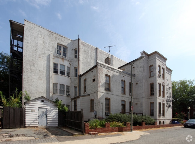 Building Photo - 115-117 12th St SE