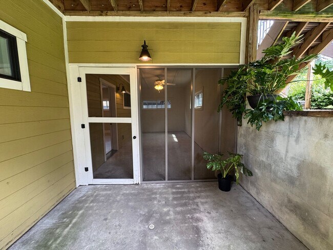 Building Photo - Downtown - Contemporary Apartment minutes ...