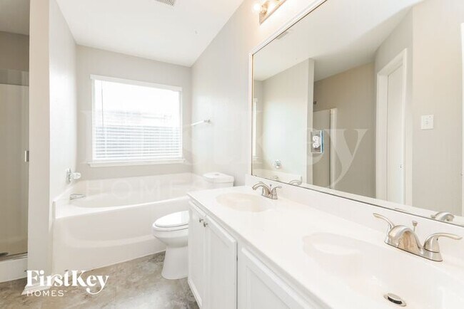 Building Photo - 503 Harvard Dr