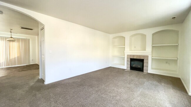 Building Photo - Upper 2 bed, 2 bath Condo on Leland for rent!