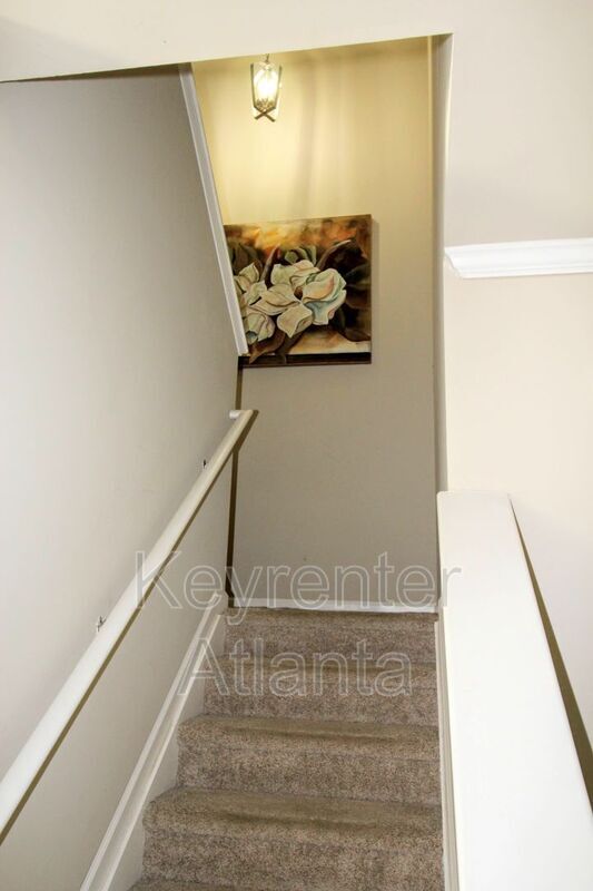 Building Photo - 12 Crown Dr