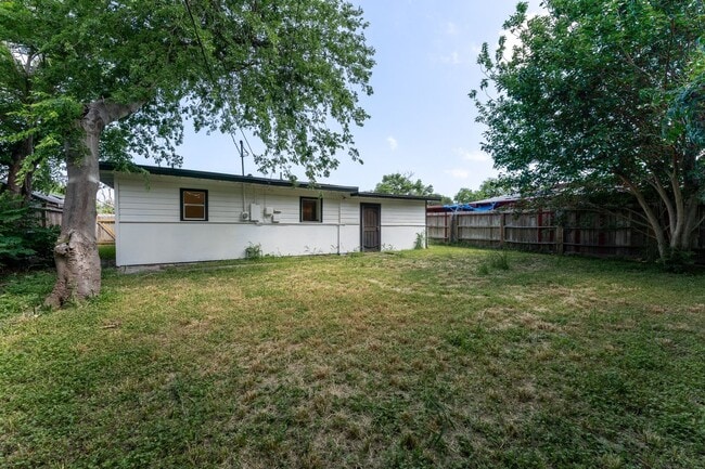 Building Photo - CENTRAL CITY FOUR BEDROOM TWO BATH HOUSE!
