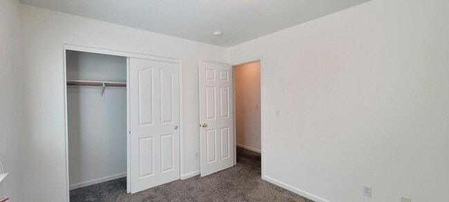 Building Photo - Great Anderson Location on Corner Lot, 3 Bedroom, 2 Bath Home