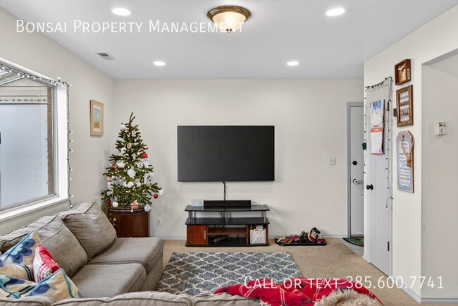 Building Photo - 894 N 160 W