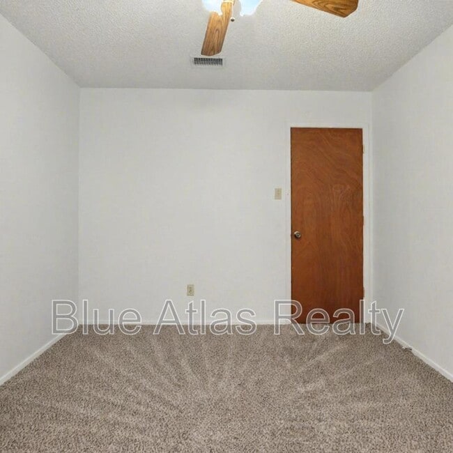 Building Photo - 7016 Lincoln Dr