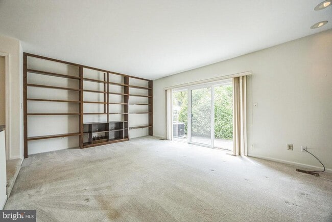 Building Photo - 838 Kings Croft Dr