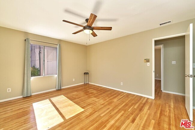 Building Photo - 429 S Orange Dr